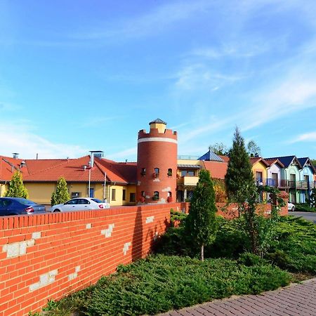 Hotel Daglezja Nad Jeziorem Kornickim Корник Екстериор снимка