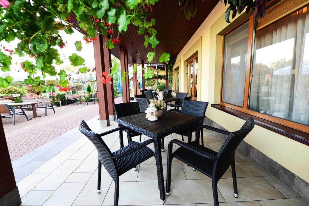 Hotel Daglezja Nad Jeziorem Kornickim Корник Екстериор снимка