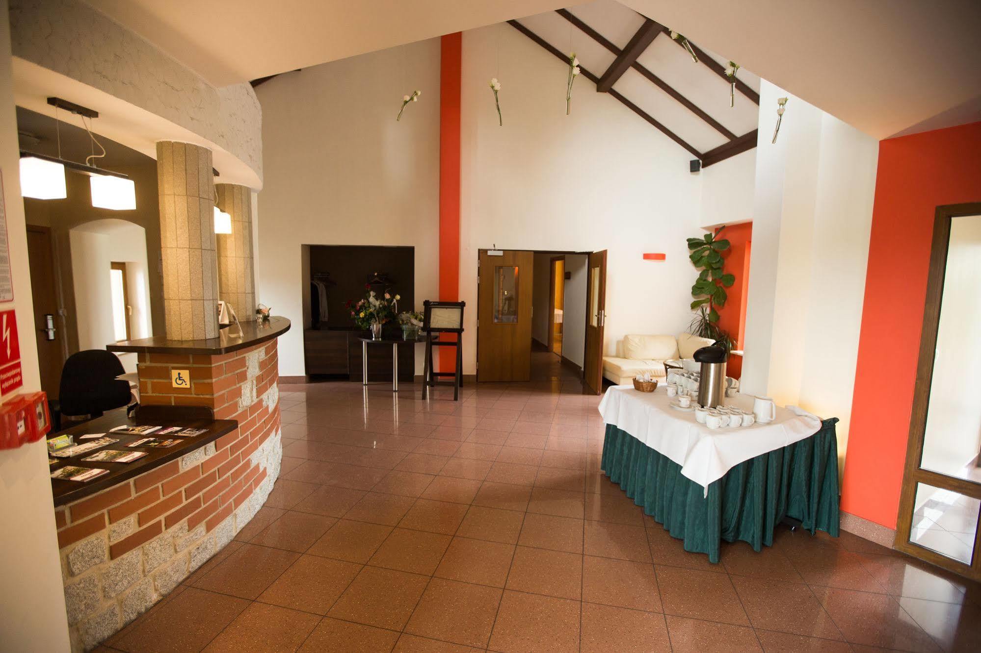 Hotel Daglezja Nad Jeziorem Kornickim Корник Екстериор снимка