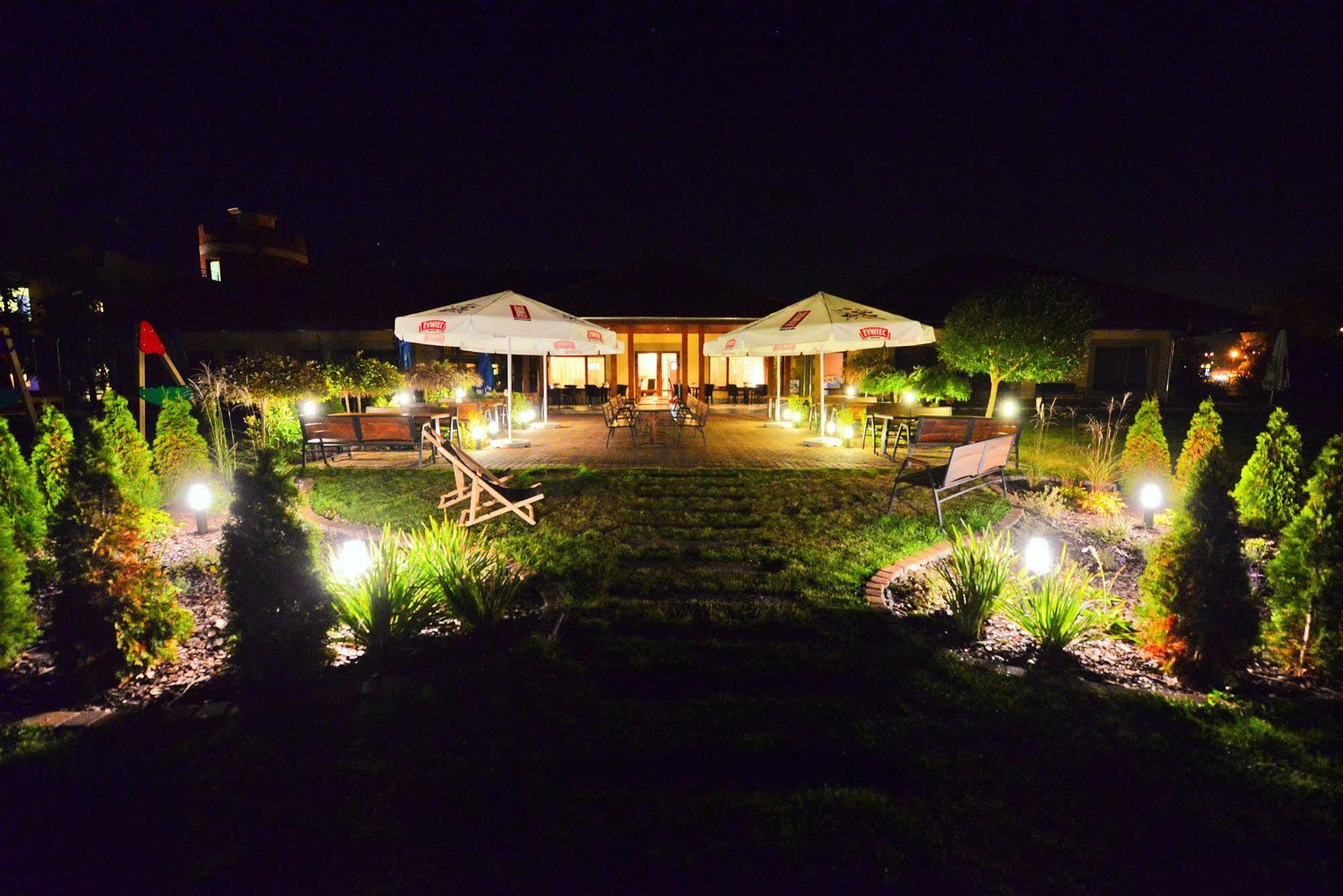 Hotel Daglezja Nad Jeziorem Kornickim Корник Екстериор снимка